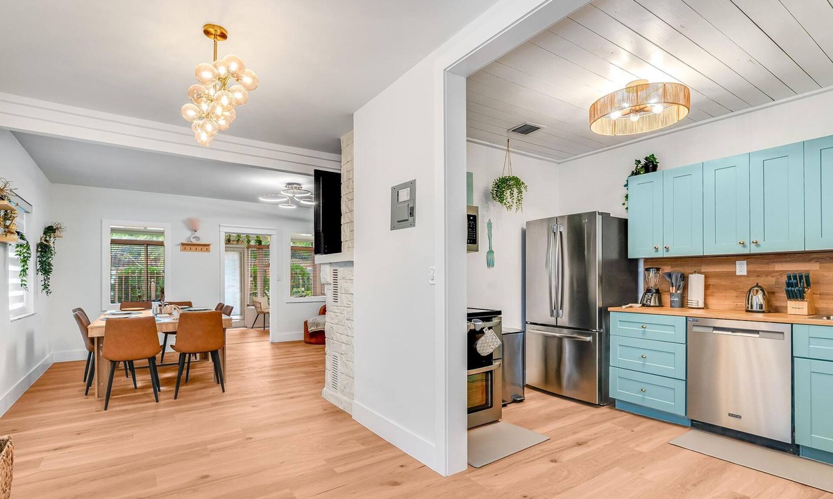 Poinsettia Heights Villa | Fox Of Oz- Pool Spa Oasis Villa