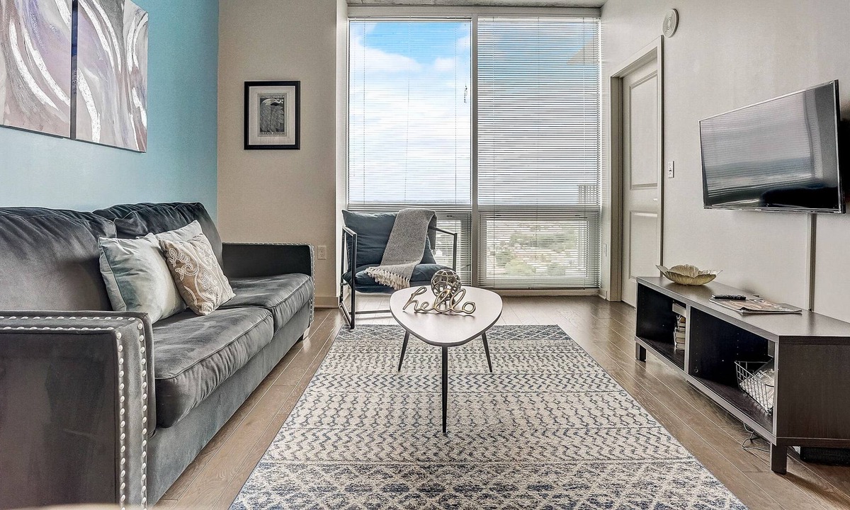 Charlotte Center City Apartment | Frontdesk | Classy 1bd High-Rise in Uptown
