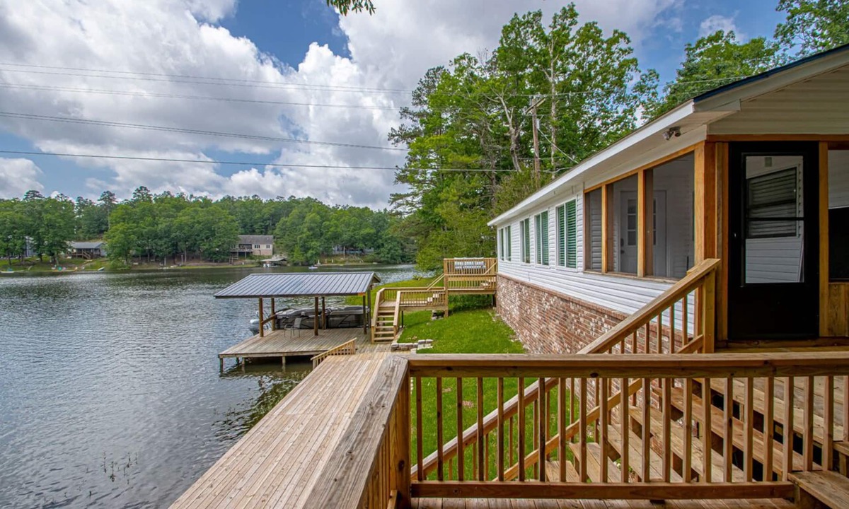 Ferndale House | Full Fresh Remodel on Quiet Lake