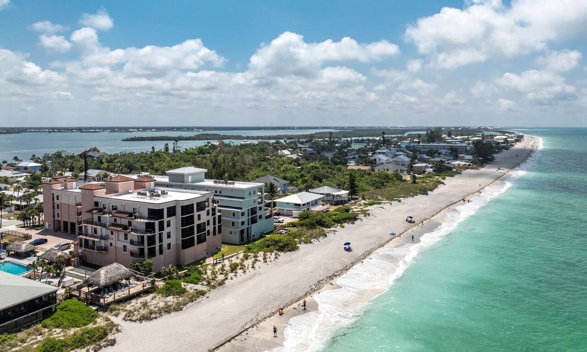 Englewood Condo | Full Gulf View Barefoot Beach 302