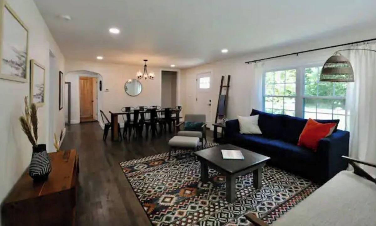 La Porte House | Galena House—Gorgeous 6 BR, 10 min to Three Oaks!