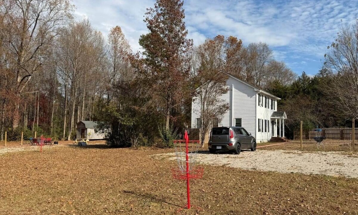 Clayton House | Gamers & Disc Golfers Dream! Spacious 4BR Home