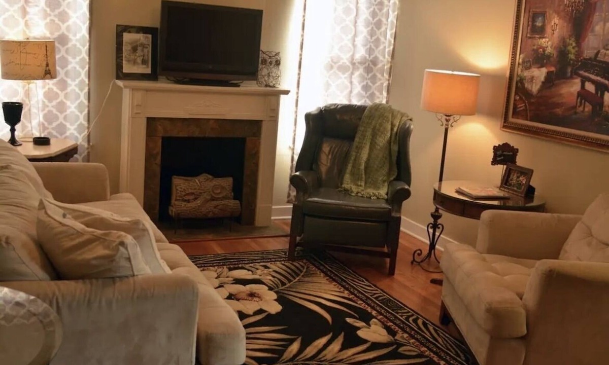 West Monroe Cottage | Garden Cottage in the city.