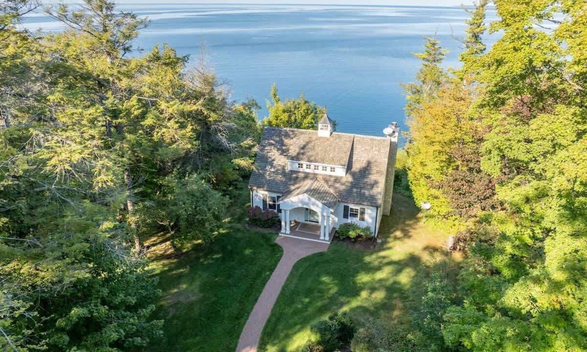 Gills Rock House | Garrett Bay View Cottage · 3 Acres · Fireplace