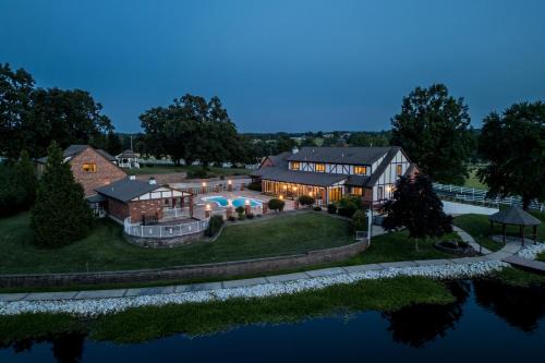 De Soto House | Gated 35-Acre De Soto Estate: Pool, Lake & Patio!