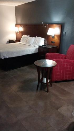 Jackson Apartment | Gated King Bed Hotel Room 116