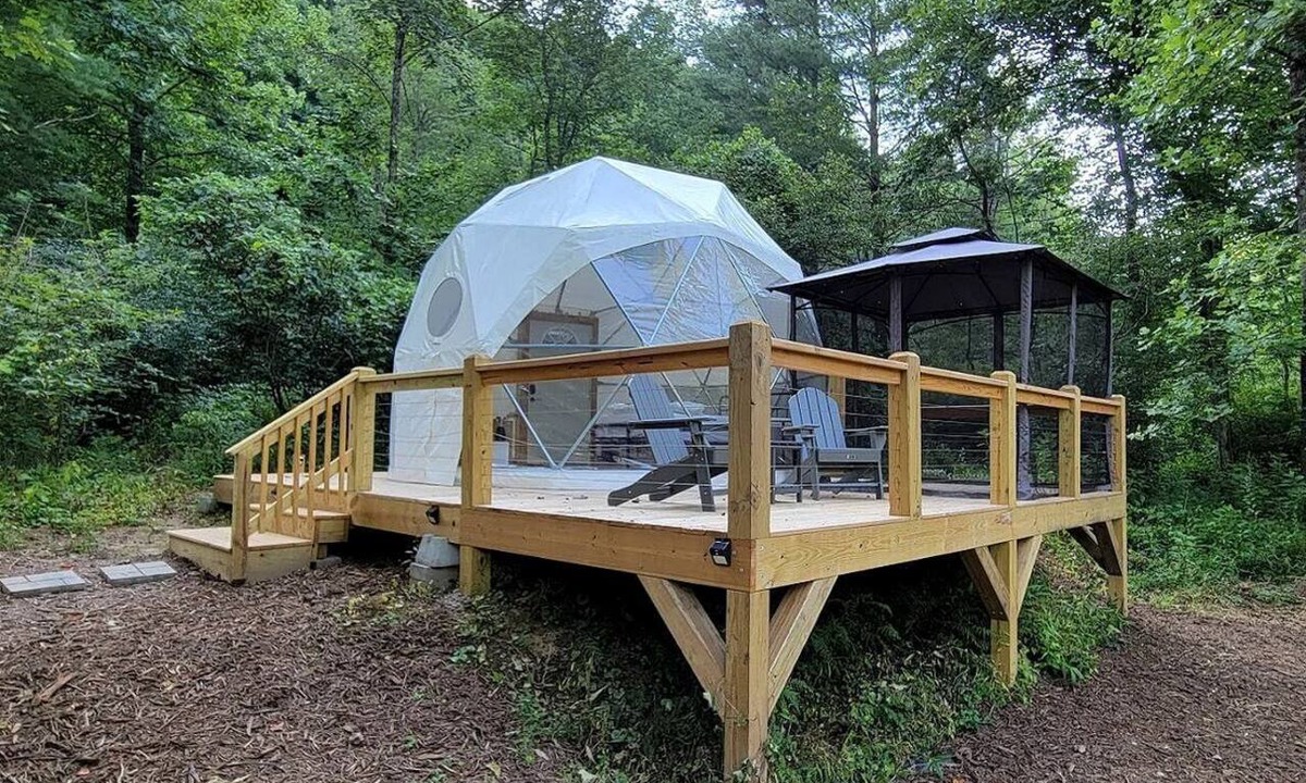 Purlear Cabin | Geodome on Creek, Great Getaway, WIFI & Hot Shower near Boone, NC