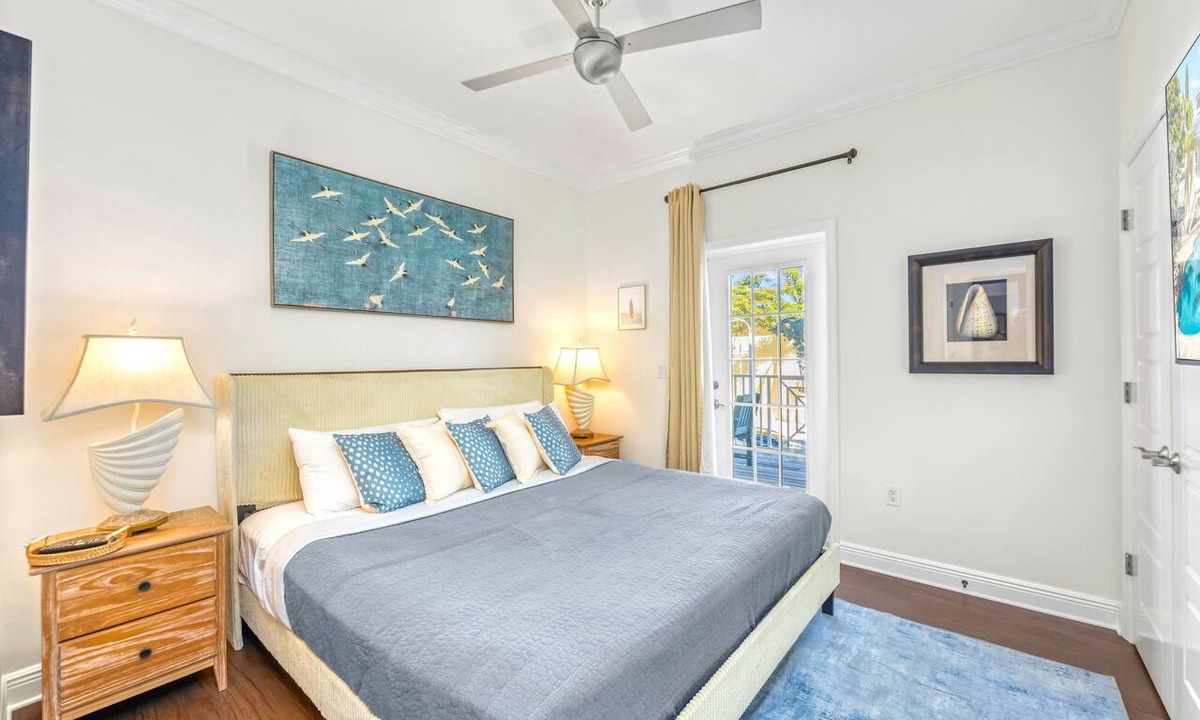 Siesta Key Apartment | Gertrude's Siesta | Private Patio, Pool, Jacuzzi | 1 Min to Beach | 4 Min to Dining & Music!