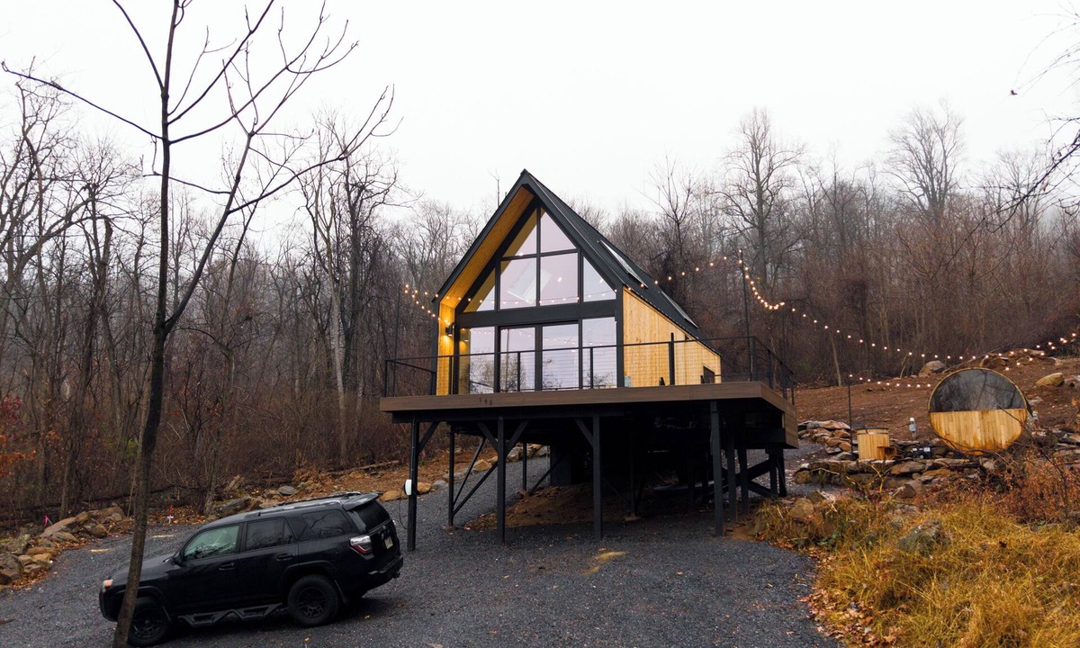 Linden Cabin | Getaway Cabin Retreat in Shenandoah Valley - Hot Tub, Sauna, Cold Plunge