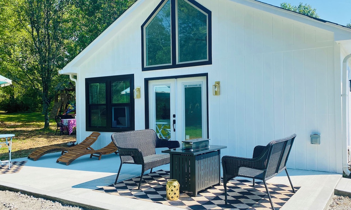 Franklin Cottage | Golden Grove Studio Cottage – Luxury Bath & Fire pit. Franklin Fall Escape