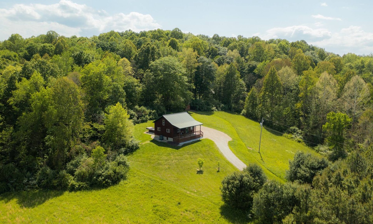 Logan Cabin | Golden Ridge | Hocking Hills, 62 Acres, Hot Tub