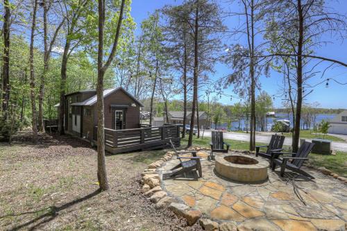 Tracy City House | Gorgeous Cabin Surrounded by Trees in Tracy City, Tennessee