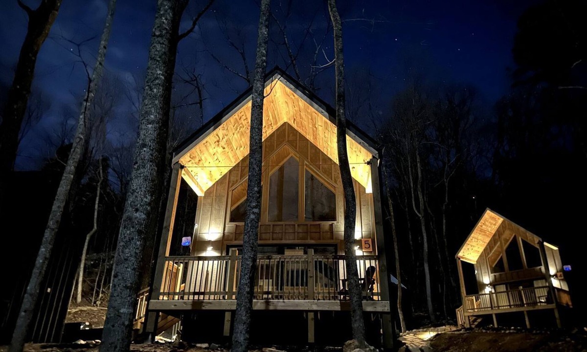 Sevierville Cottage | Gorgeous Cottage with Spectacular Night City Views in Sevierville, Tennessee