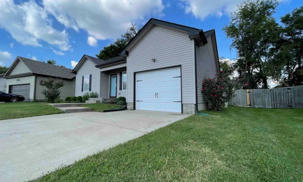 Clarksville House | Gorgeous Cozy Residential Home - 9 min walk to park