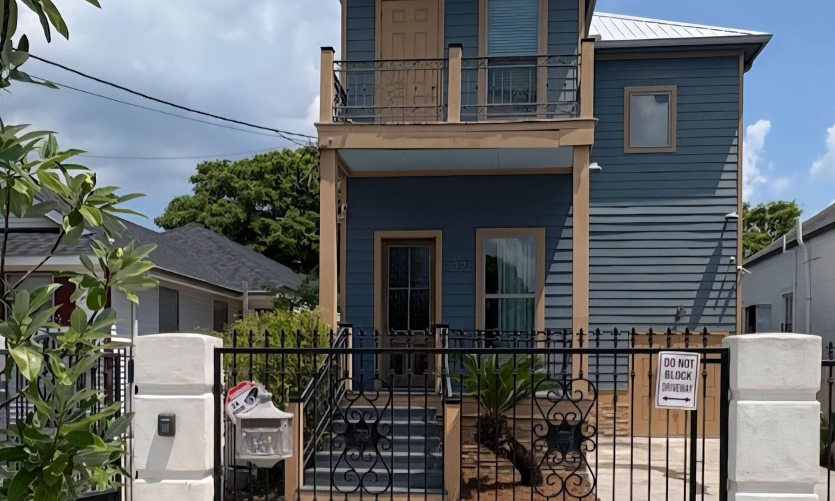 Saint Roch Bed & Breakfast | Gorgeous Modern 4 Bdrm/4 Bath-Gated Pool- Worthy of Your Beads! Walk to Quarter