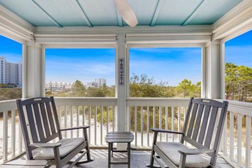 Ono Island Villa | Gorgeous townhouse plenty of space lots of games shared pool close to beach
