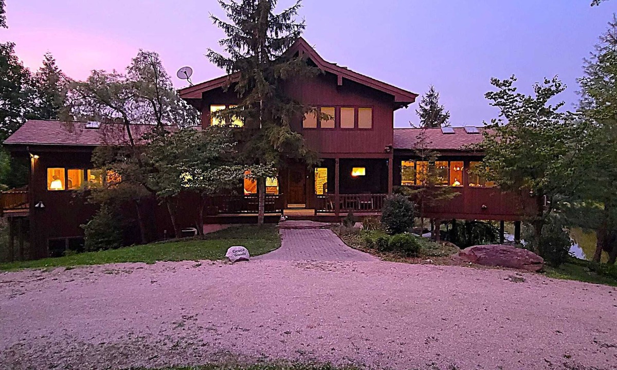 Rising Sun House | Grace Woods - Lakefront Retreat -2 Homes - Sauna - Private 40-Acre