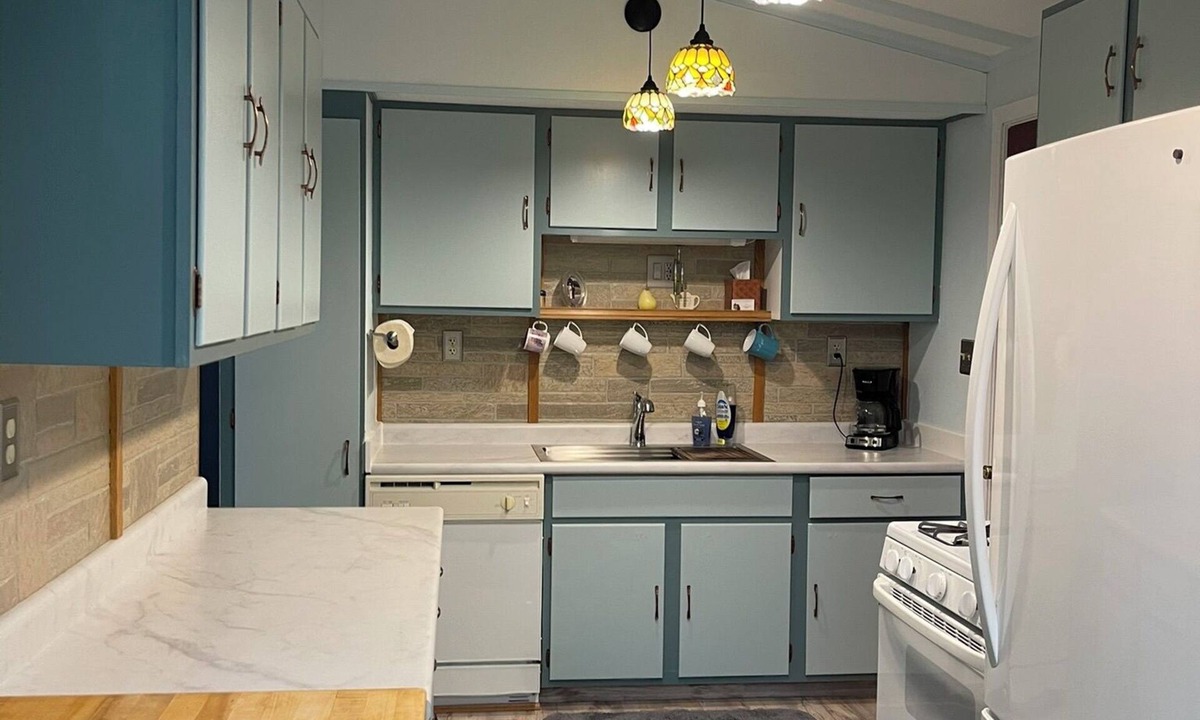 Lake Ann Apartment | Grandma's House LA Charming 3-bedroom corporate apt/duplex w/WiFi, Lake Ann