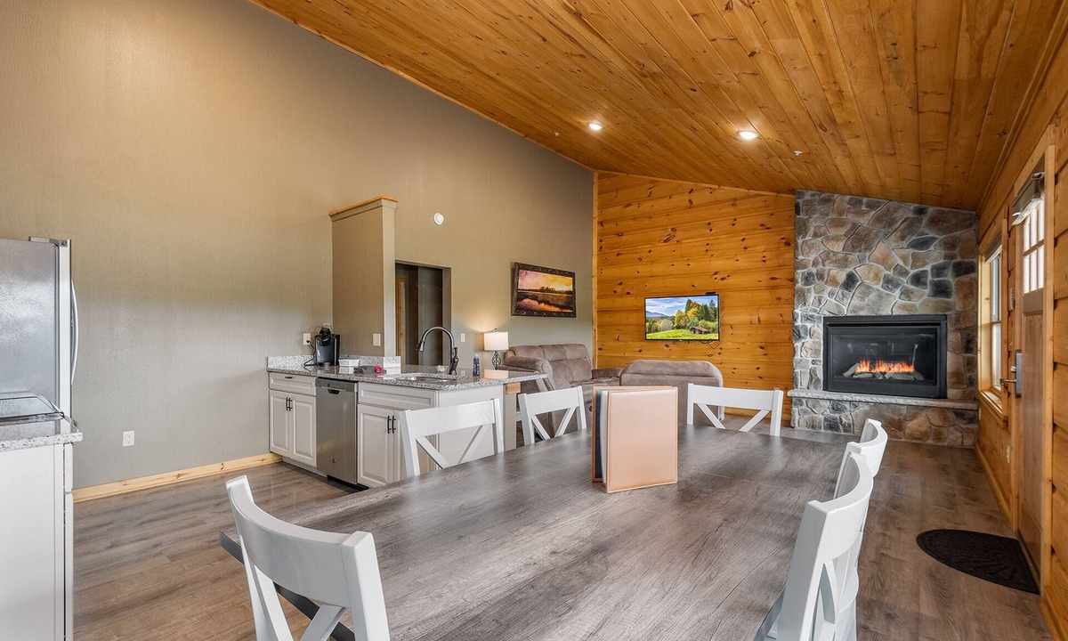 McHenry Cabin | Grandview Cabin Suite 26-Hot Tub