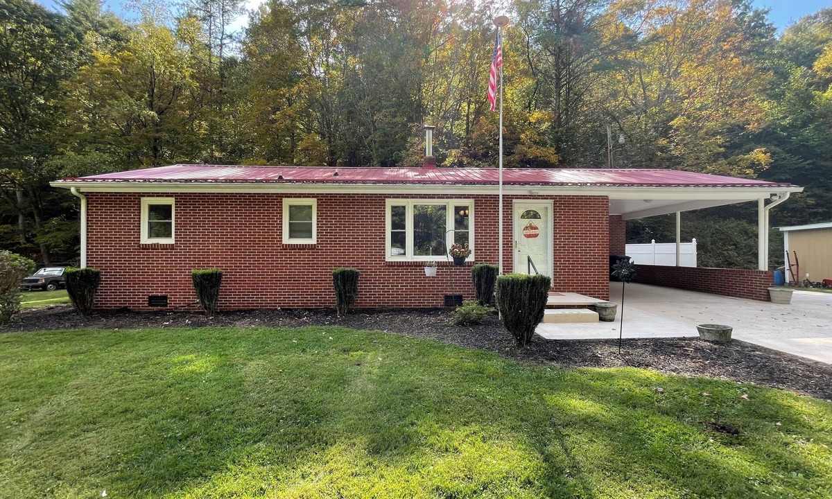 Mountain City House | Great location! Creekside Home near Mountain City, Laurel Bloomery, Damascus