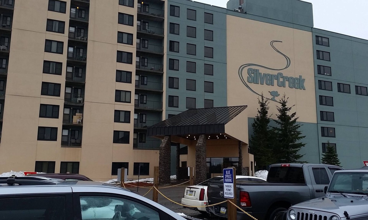 Snowshoe Apartment | GREAT Rates! STAY A WEEK FOR 20% OFF at Silver Creek Studio . Many Amenities!