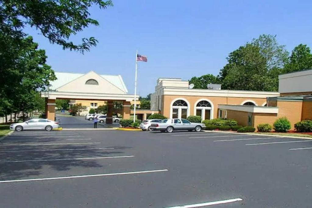 Wickliffe Hotel | GreenRidge Hotel