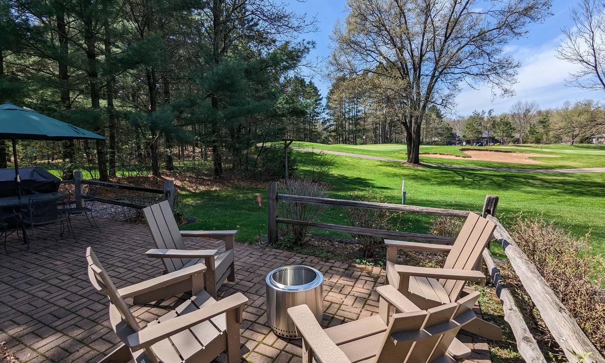 Rome House | Greenside on Lake Arrowhead Golf open floor plan, great location, Golden Tee