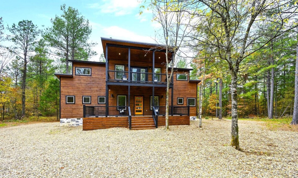 Pickens Cabin | Greyhawk Pines|Sleeps16|HotTub|Arcade|Shuffleboard