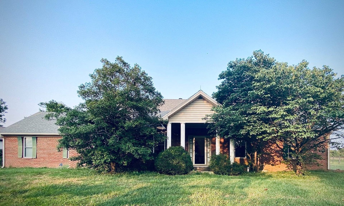 Paris House | Guest Home on Historic Horse Farm