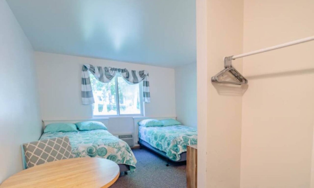 Oscoda Apartment | Guest Room #10 Horizon's Edge