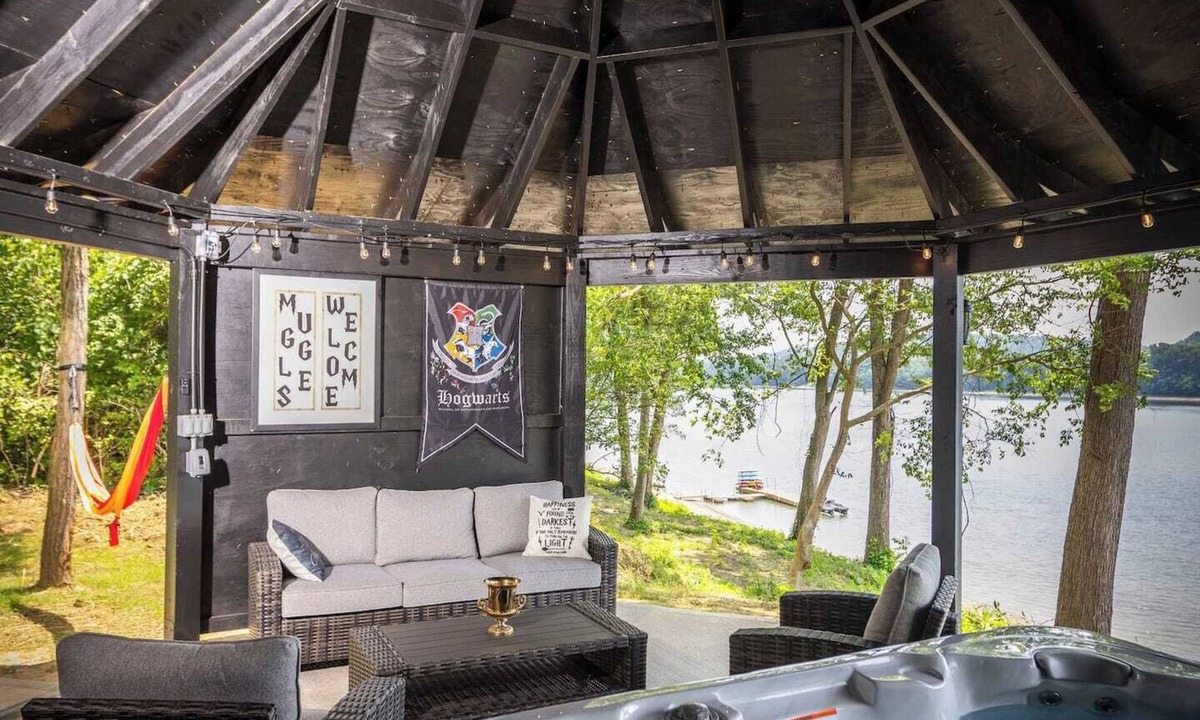 New Richmond Apartment | Hagrid's Hut - Harry Potter Riverfront Experience