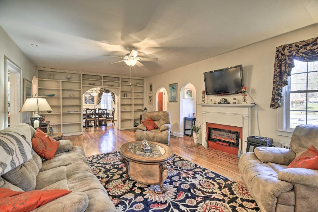 East Point House | Half-Mi to Dawkins Rail Trail: Family Home w/Yard