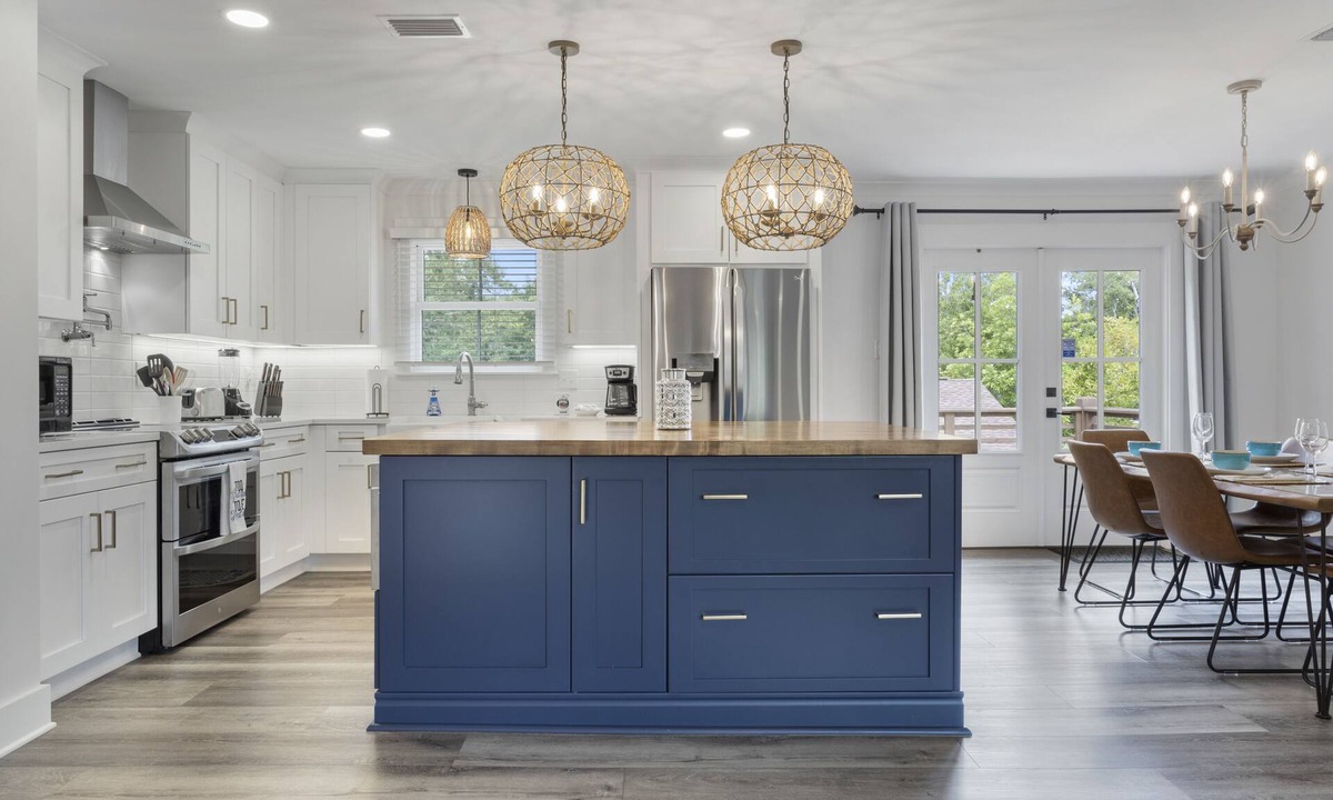 Ocean Springs House | Half Mile to East Beach/Golf Cart District/POOL/Spacious Home/Fast Wi-Fi