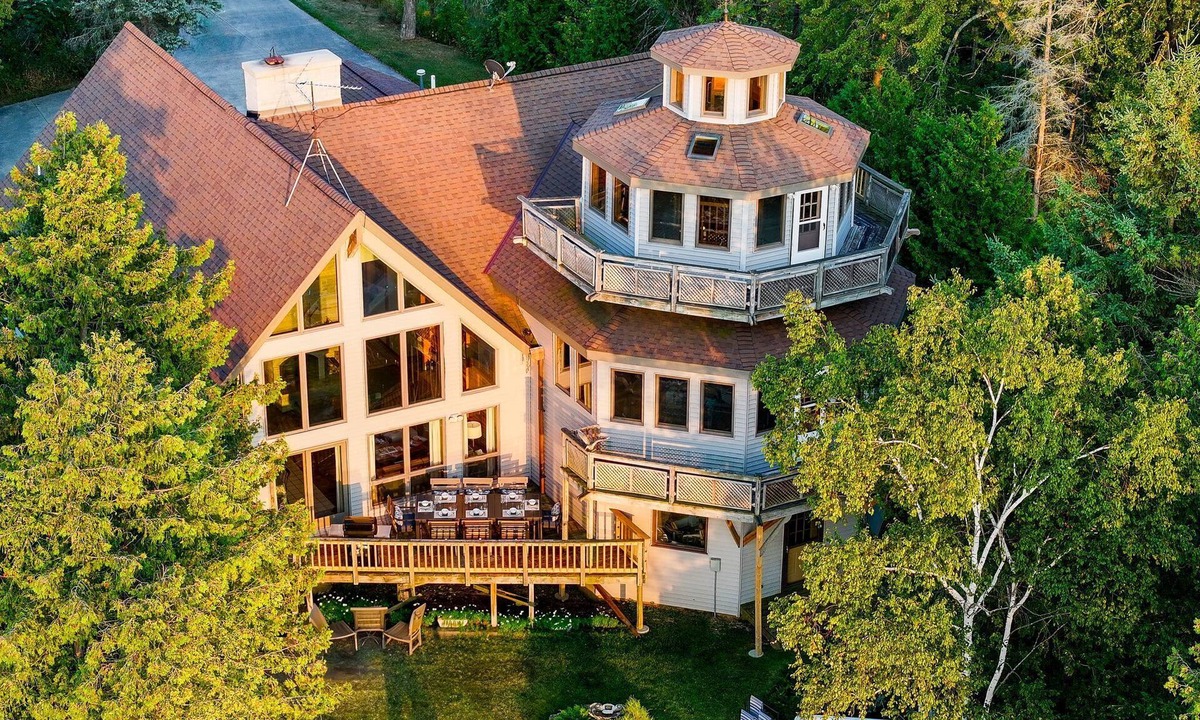 Idlewild House | Hammarstrom House - Private Waterfront and Hot Tub