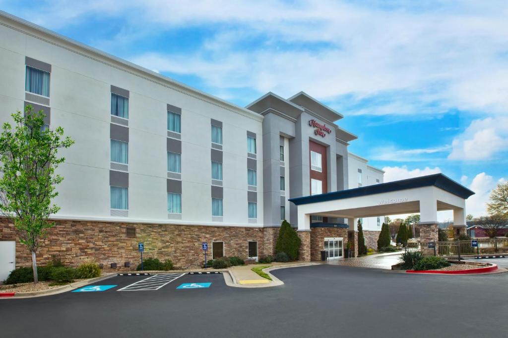 North Little Rock Hotel | Hampton Inn North Little Rock McCain Mall, AR