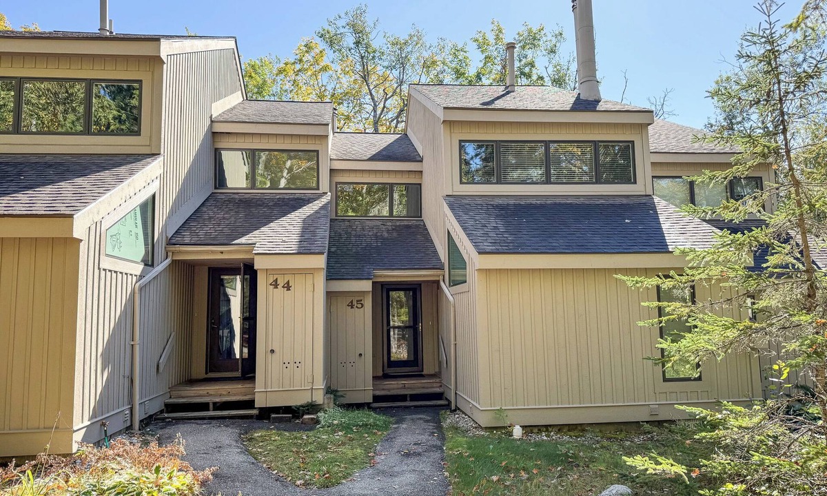 Harbor Springs House | Harbor Cove #45 – Modern Comfort Near the Shore