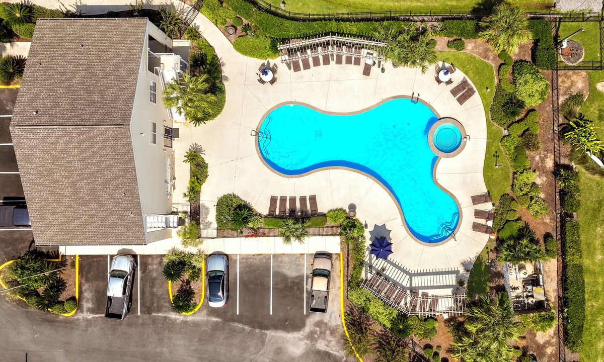 Gulf Park Estates Condo | Harbor Landing Condo in Ocean Springs. Pool and Close to Downtown!
