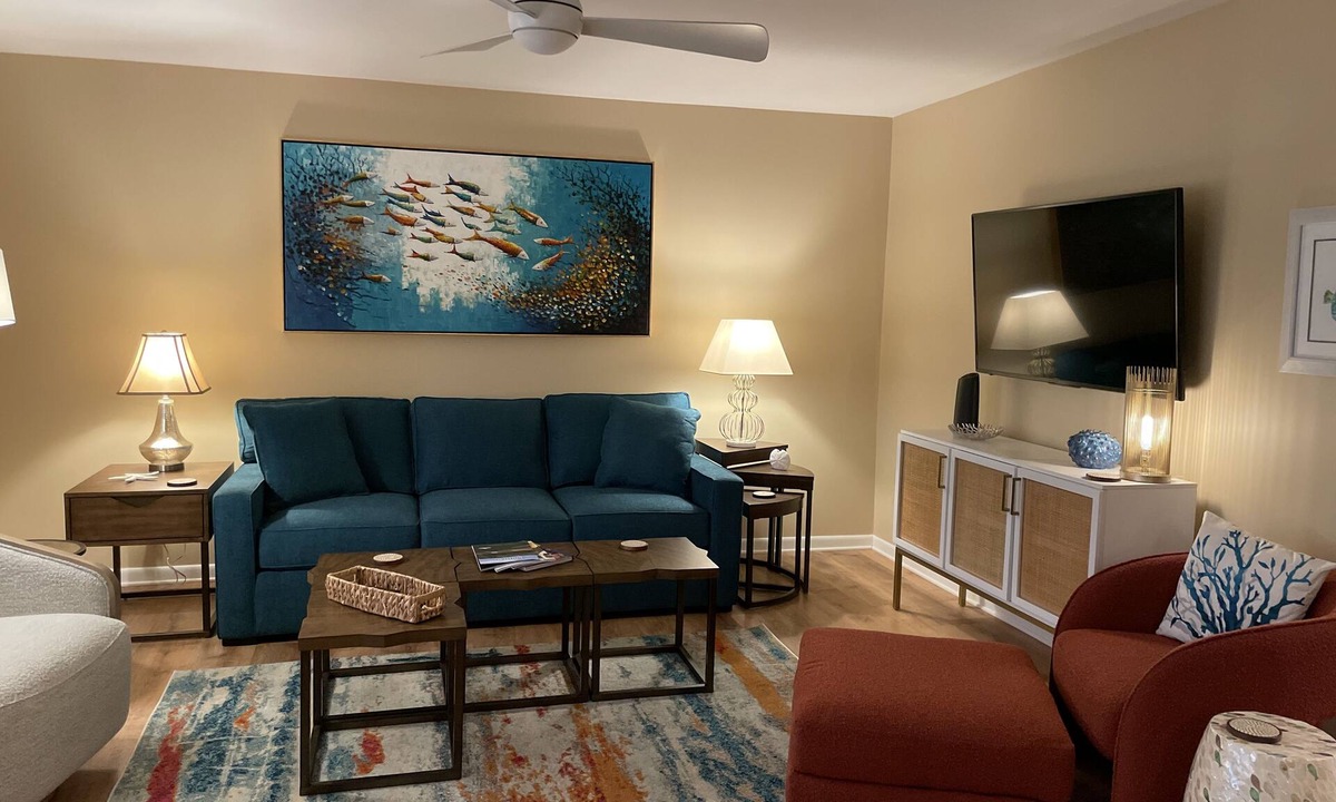 Harbour Town Condo | Harbour Views/Queen Bed/1St Floor/1BR Flat w/Sofa Bed/New Walk-in Shower