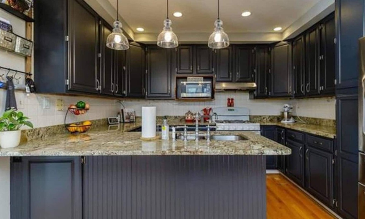 Northampton House | HEATED POOL&HOT TUB! DONT MISS THIS ONE! CLOSE TO EVERYTHING STL DOWNTOWN!