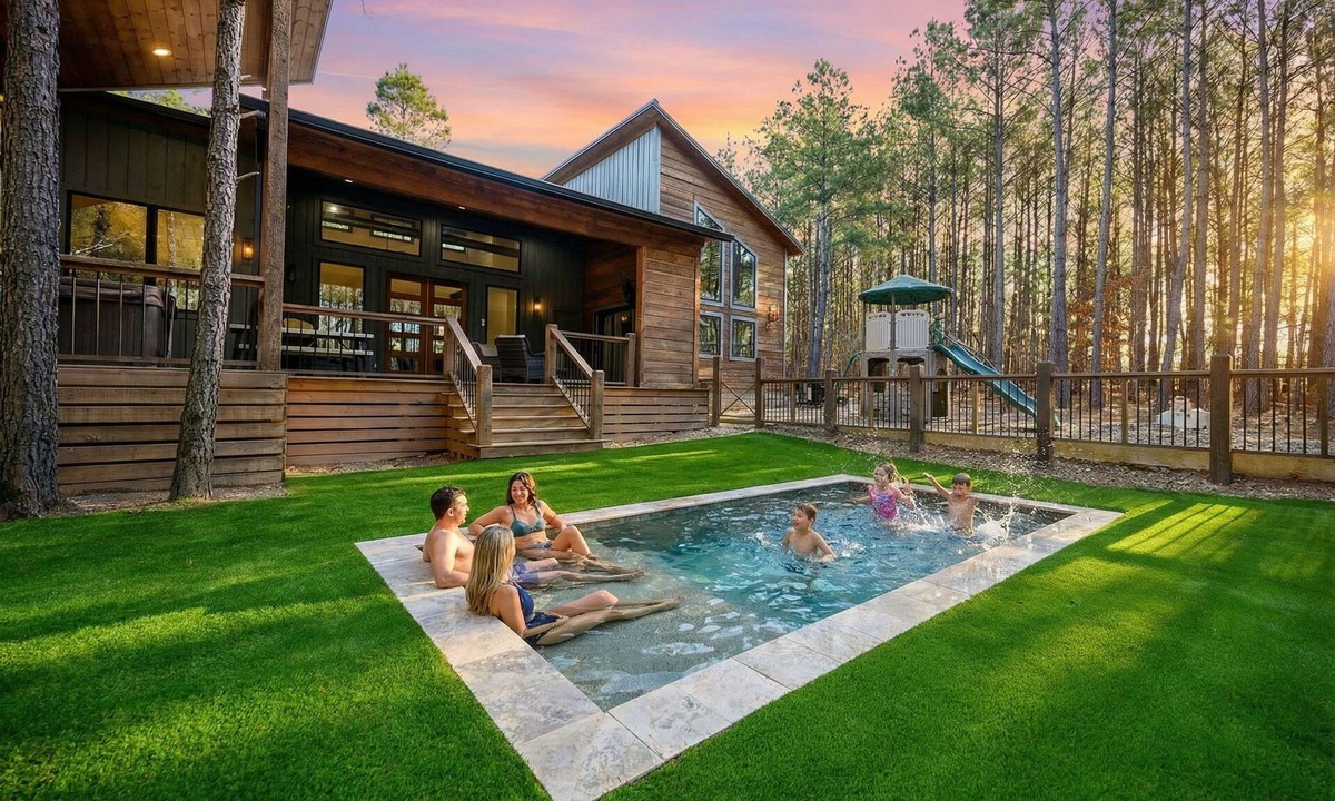 Pickens Cabin | Heated Pool, Hot Tub, Fire Pit, Outdoor TV Lounge, Cozy Cabin Retreat!