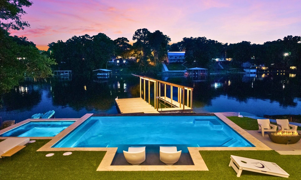 Rockwell House | Heated Pool | Multi-Sport Simulator | 3 100" TV's