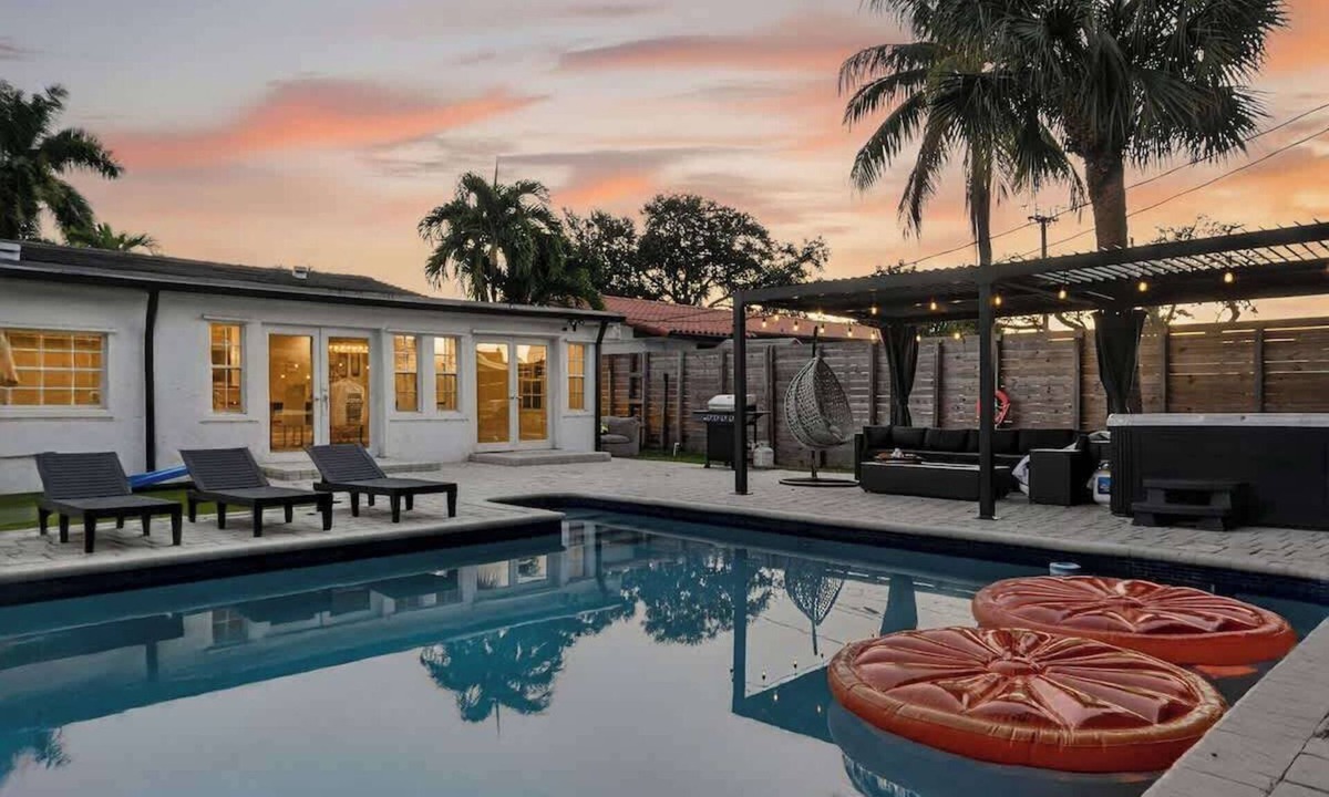 Ojus House | Heated Pool Villa 5mn to Aventura Golf & Games