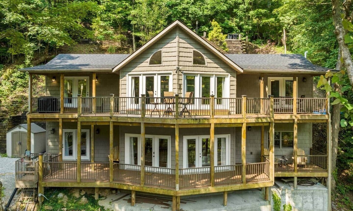 Caryville House | Heaven on Hiawatha Ln