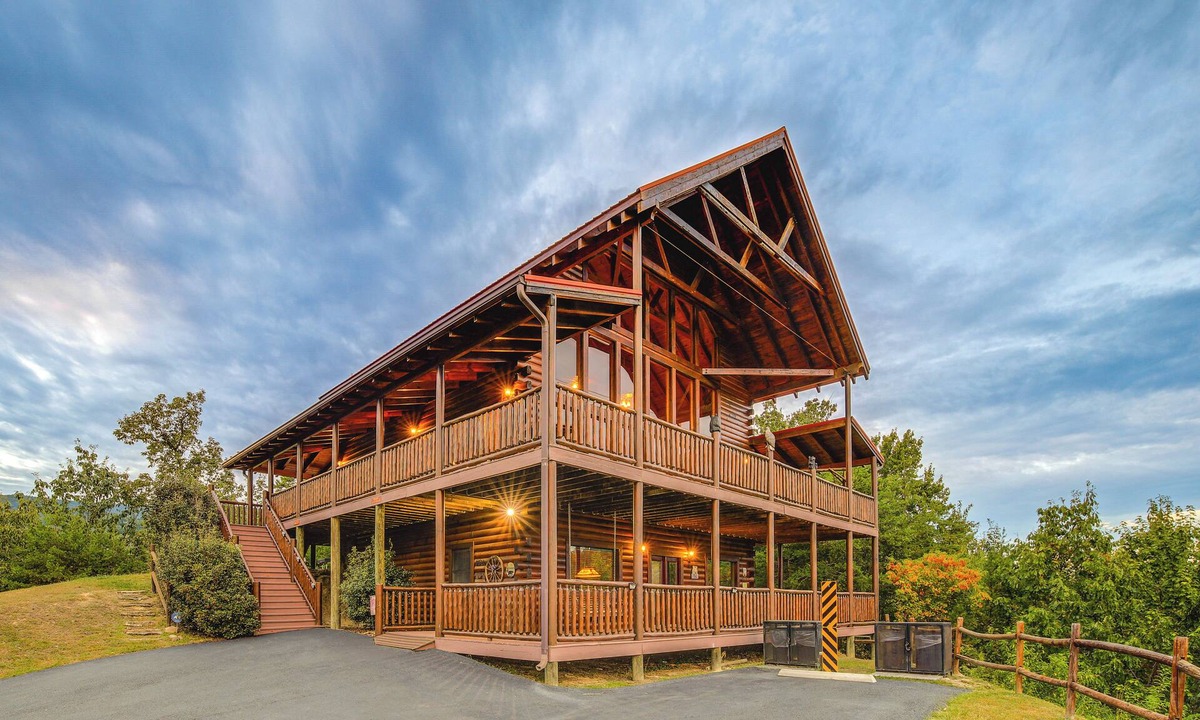 Gatlinburg - Pigeon Forge Cottage | Heavenly Vista at Crown Point: Near Pigeon Forge!