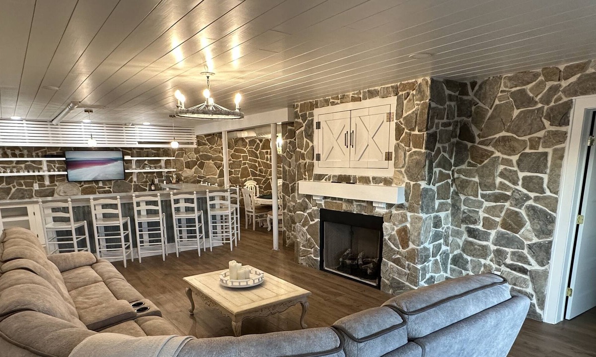 Weaverville House | Henderson Acres, Vintage Luxury-Weaverville/ASHVILLE