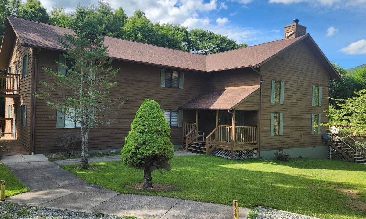 Dryfork House | HF 15 -Perfect Family Retreat! Sleeps 24! Hot tub!