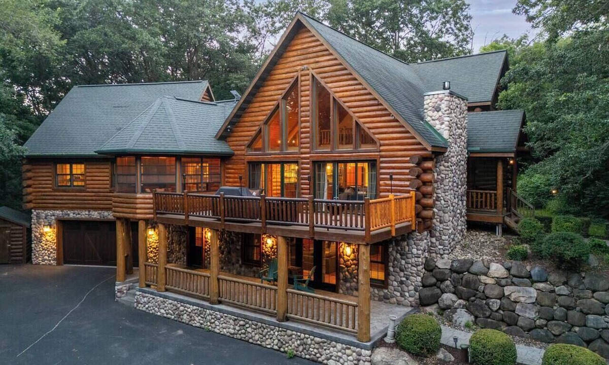 Wisconsin Dells Cabin | Hickory Hill | Peace + Quiet, Fire Pit, 5 Acres