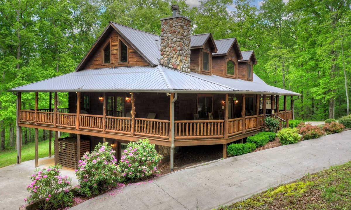 Copperhill Cabin | Hidden Creek | Trail to Creek | Hot Tub | Pool Table