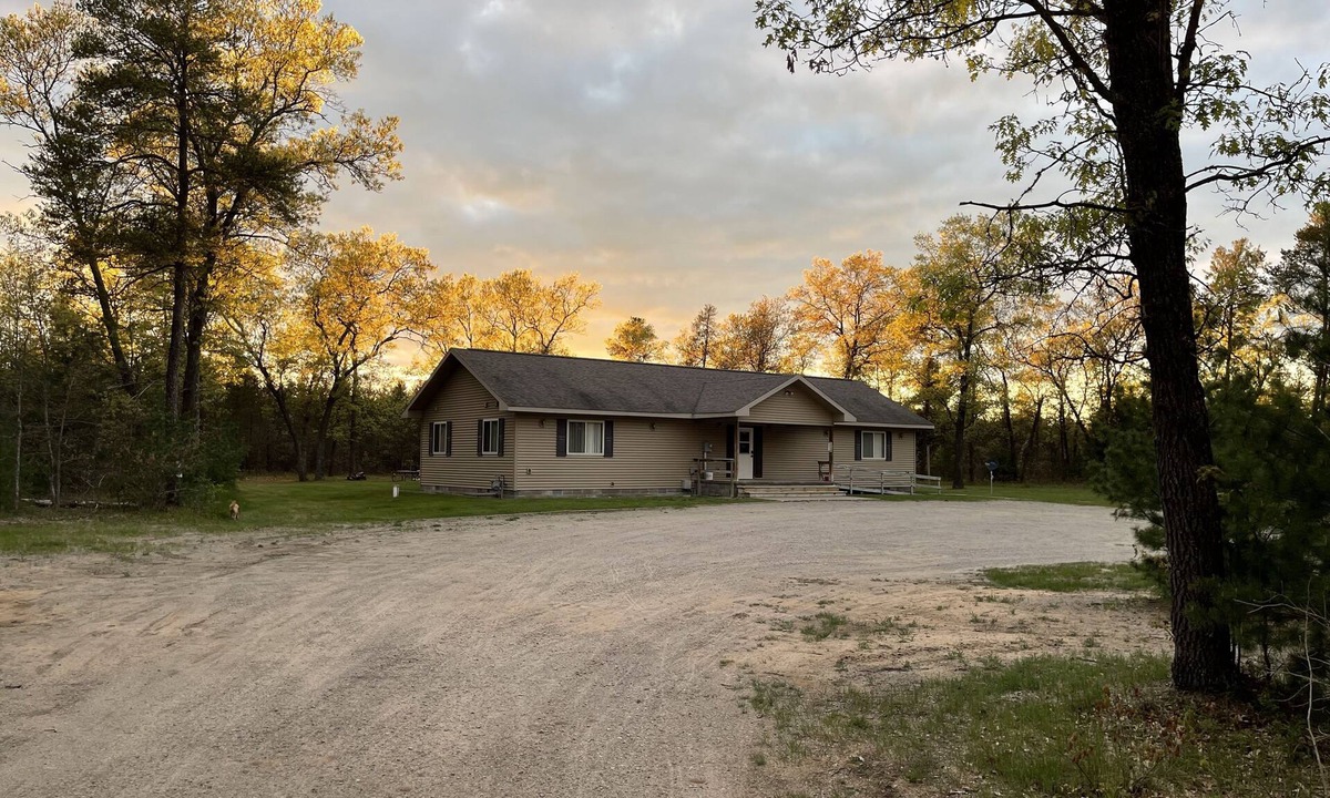 Indian River Cabin | Hide a way in our Lodge that sleeps 18!