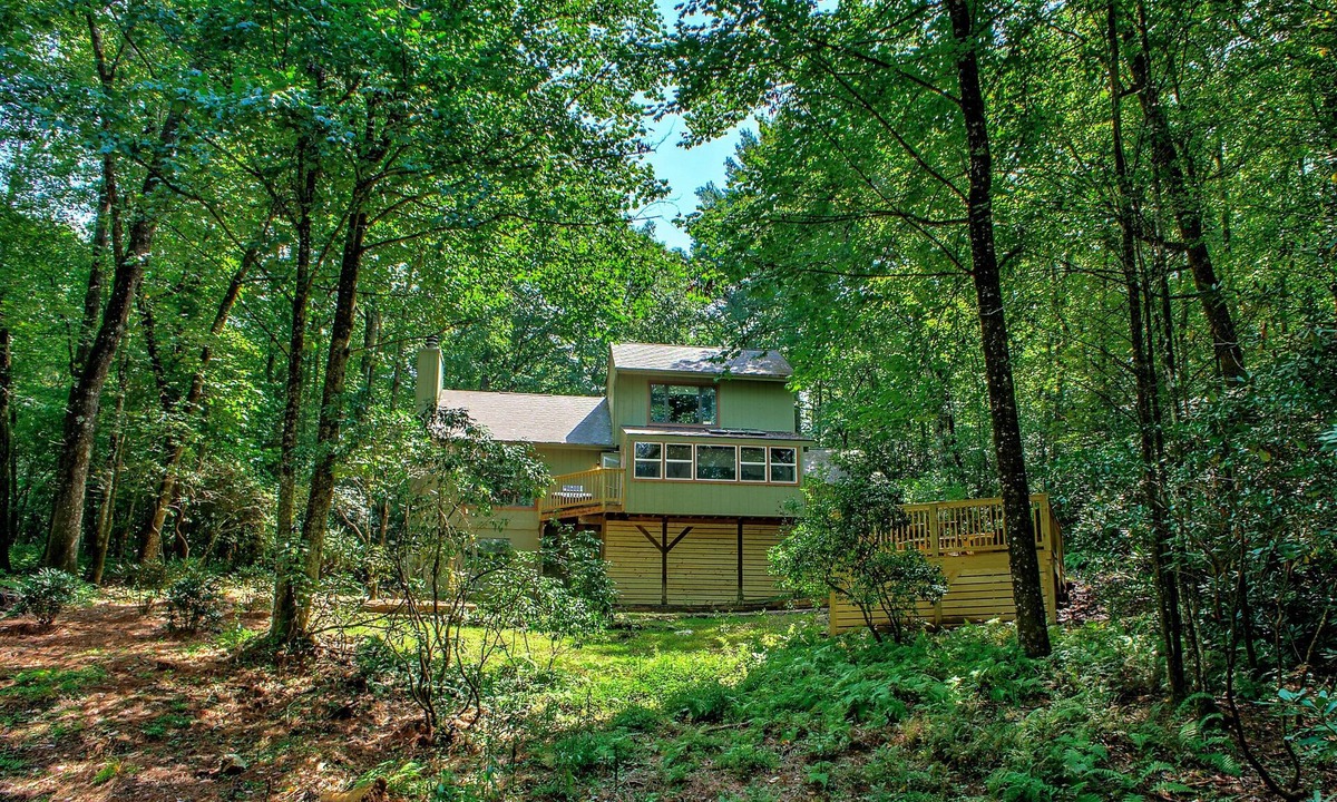 Sapphire House | Hideaway Hill | Peaceful Mountain Home in Sapphire | Pet-Friendly
